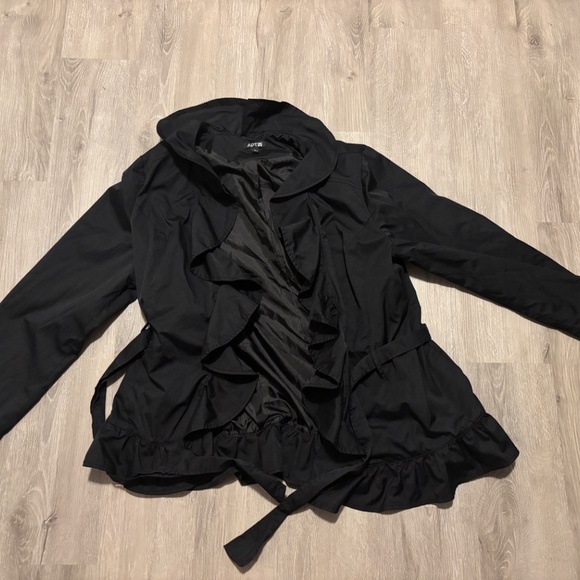 Adorable ap. 9 black nylon ruffled jacket - Picture 2 of 4
